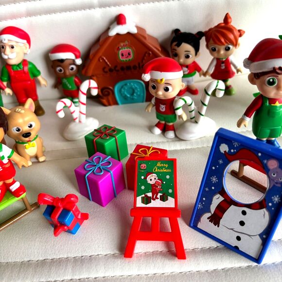 23 Piece Christmas COCOMELON Play Set 9 Family & Friends Figures &14 Play Pcs. - Picture 2 of 8